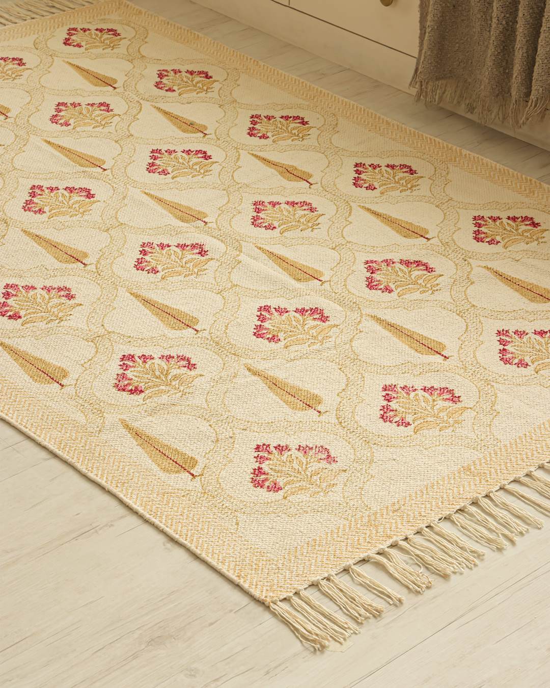 Hand Block Print Dari Carpet 4x6 Feet – Vintage Rose Beige Rug with Tassels