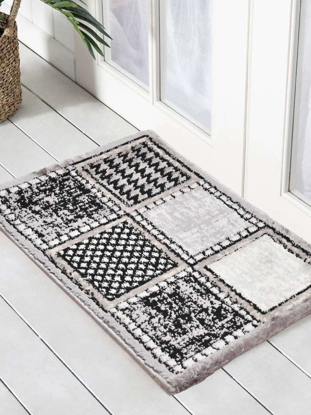 Doormat With Anti Skid Backing; 16x24 Inches; Grey Black Checks