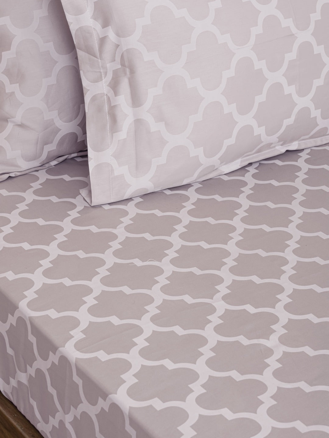 Cotton 400TC King Size Bedsheet With 2 Pillow Covers; Primrose Pink Motif